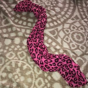 🧣Pink and Black Cheetah Print ♾ Scarf🧣